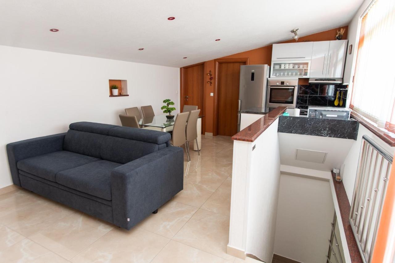 Apartments Villa Monique Rogoznica  Luaran gambar