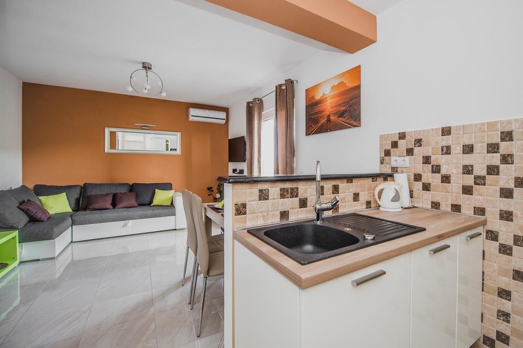 Apartments Villa Monique Rogoznica  Bilik gambar